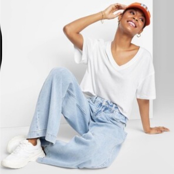 Women’s Wild fable white V neck Crop Tee, size XL - Picture 1 of 6